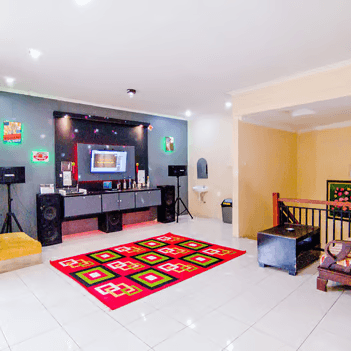 Ruangan karaoke villa syahal